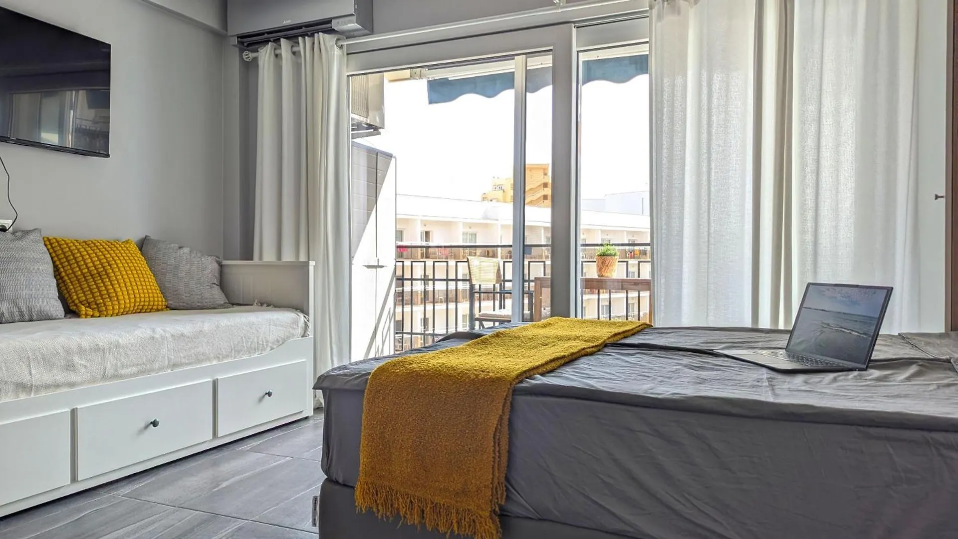 Stylish Studio Close By The Sea Benalmádena Spanien